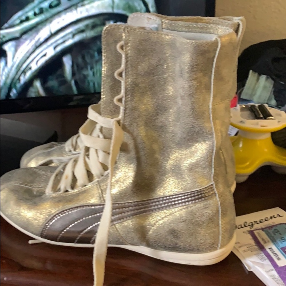 Hightop puma sneakers